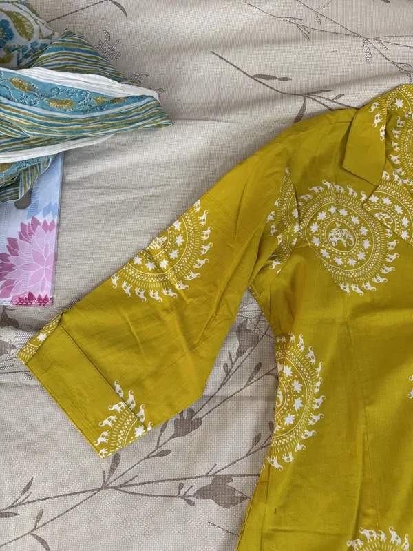 Mustard_Cotton_Straight_Paisley_Print_Kurta_For_Women