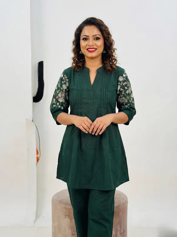 Emerald_Green_Linen_Cotton_Embroidered_Co_Ord_Set_For_Women