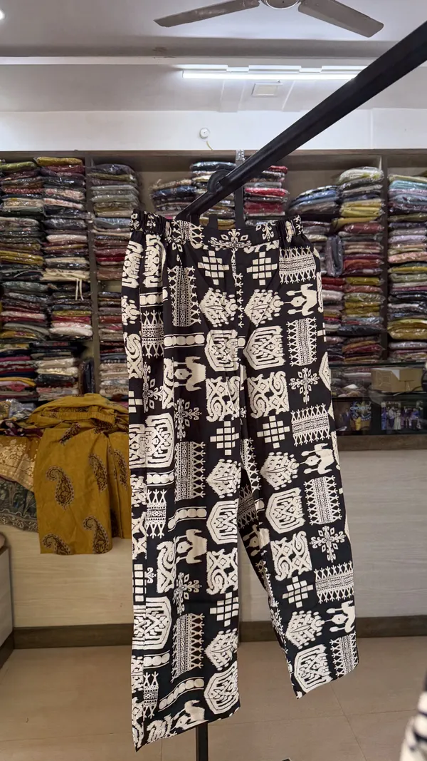 Black_Cotton_Wide_Leg_Geometric_Print_Palazzo_Pants_For_Women