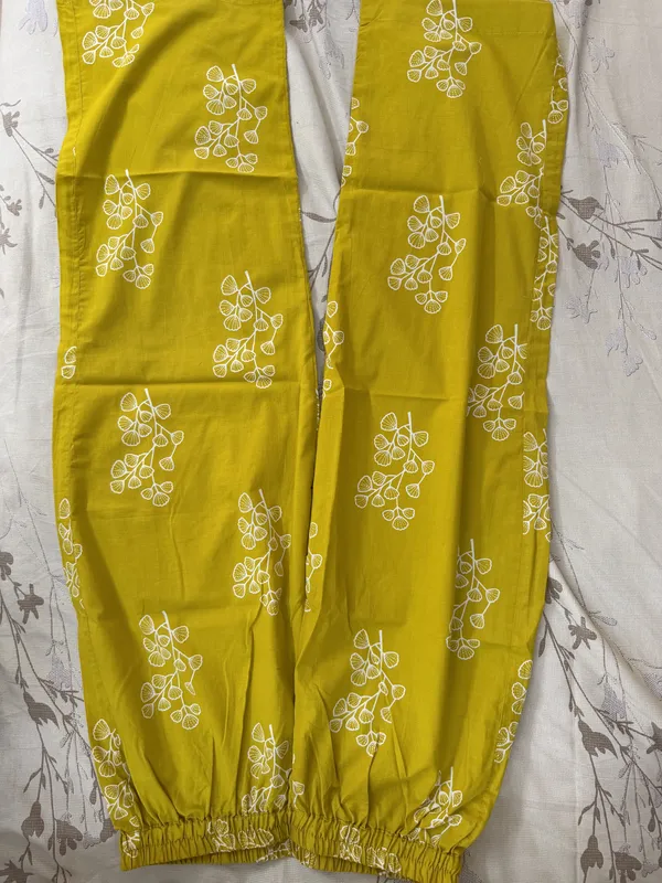 Mustard_Cotton_Straight_Paisley_Print_Kurta_For_Women