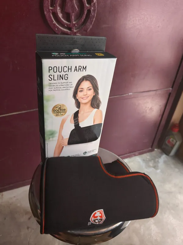Black_Adjustable_Pouch_Arm_Sling