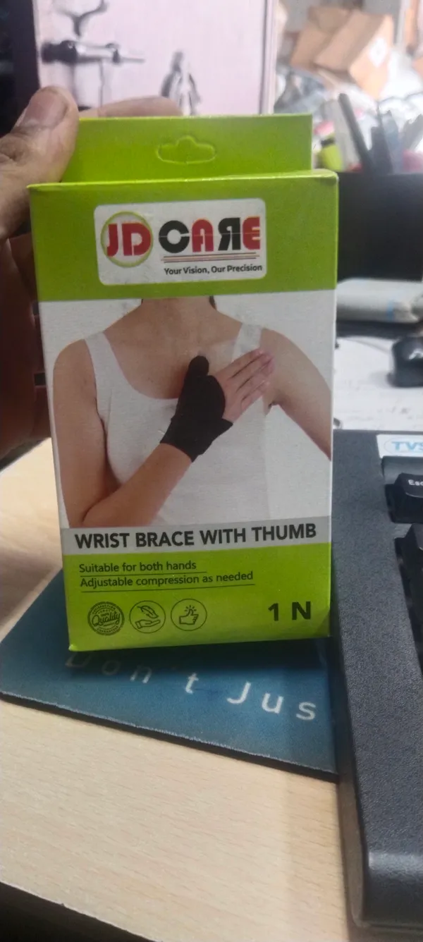 JD_Care_Universal_Wrist_Brace_With_Thumb