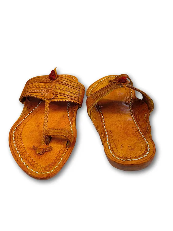 Tan_Puna_Leather_Traditional_Kolhapuri_Sandals_For_Men