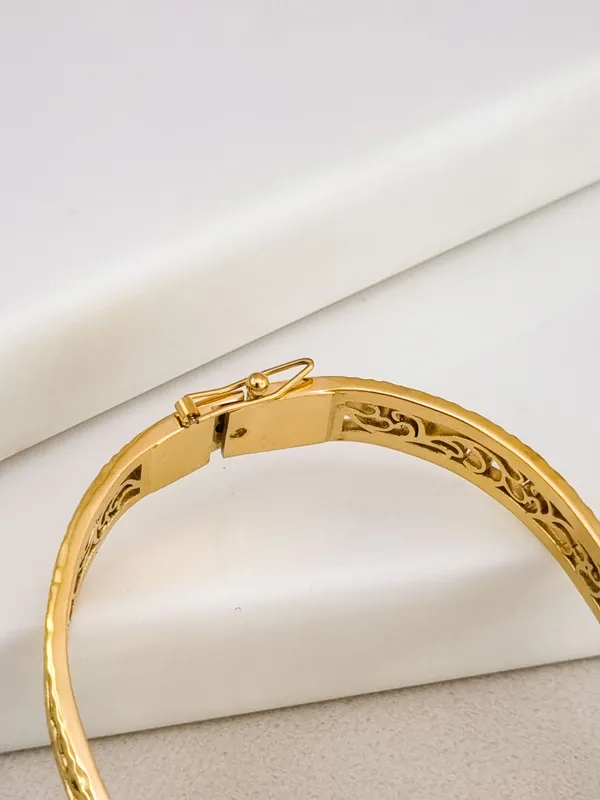 Gold_Stainless_Steel_Arabesque_Lace_Open_Cuff_Bracelet_For_Women