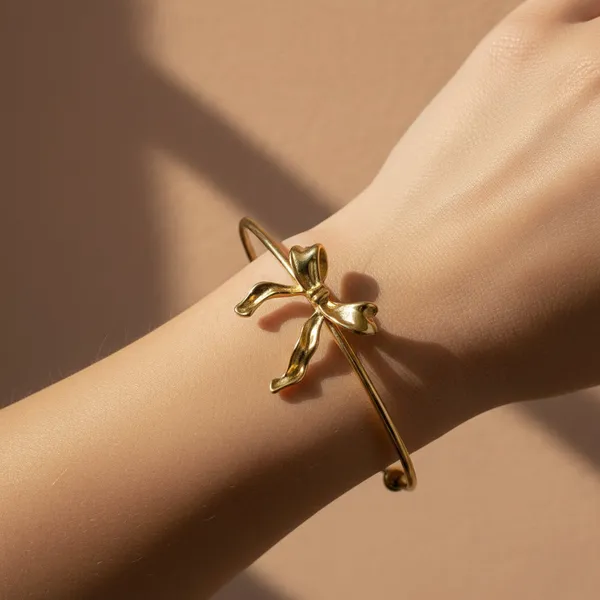 Aura_Organic_Wave_Bangle