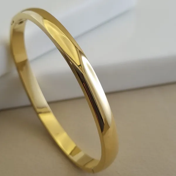 Gold_Stainless_Steel_Aurelia_Polished_Bangle_For_Women