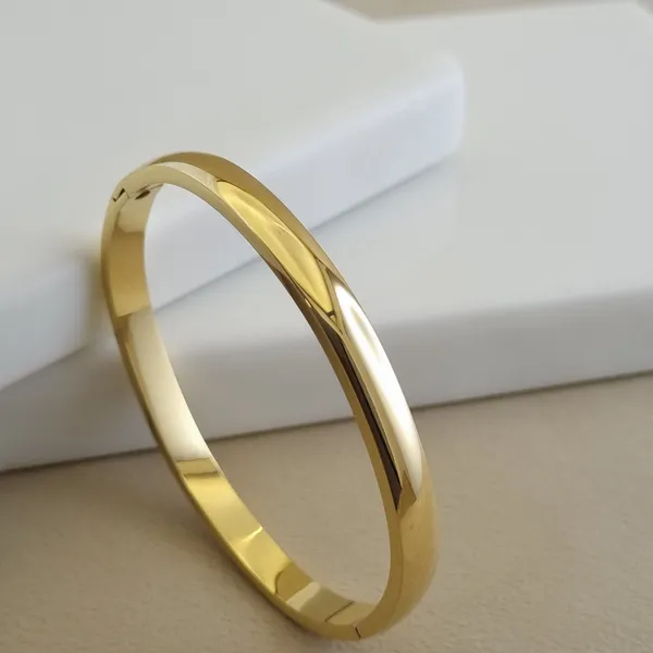 Gold_Stainless_Steel_Aurelia_Polished_Bangle_For_Women