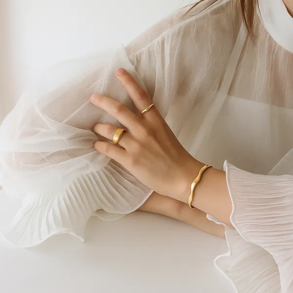 Gold_Stainless_Steel_Aurora_Wave_Bangle_For_Women