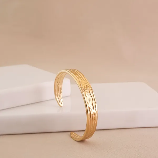 Cascade_Texture_Cuff