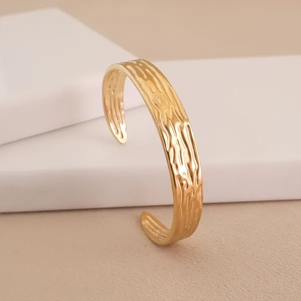 Cascade_Texture_Cuff