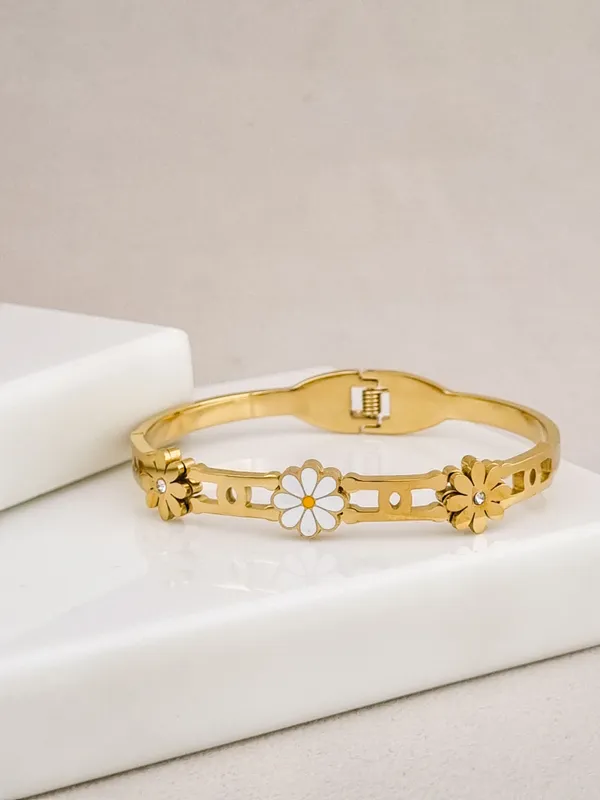 Gold_Stainless_Steel_Daisy_Bloom_Open_Cuff_Bracelet_For_Women