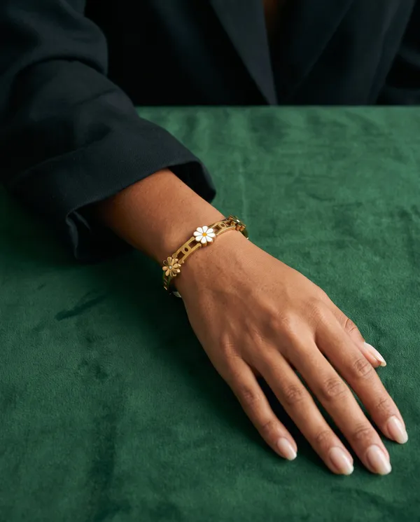Gold_Stainless_Steel_Daisy_Bloom_Open_Cuff_Bracelet_For_Women