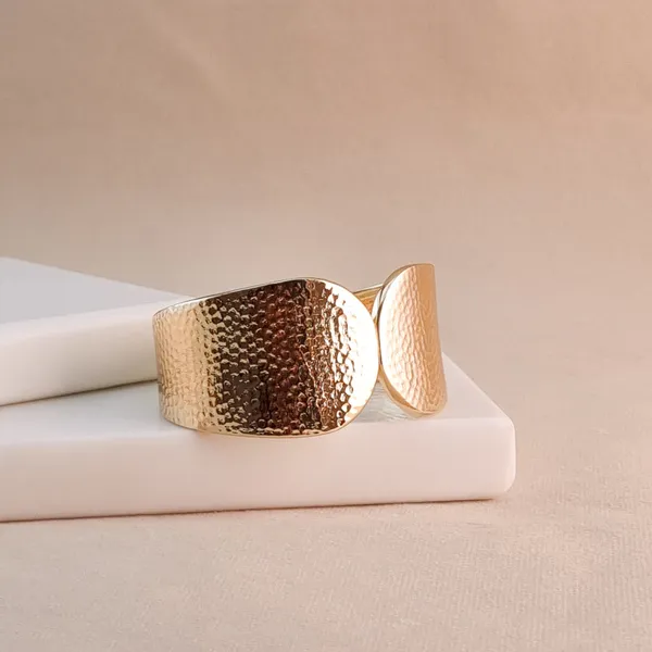Duality_Textured_Bangle