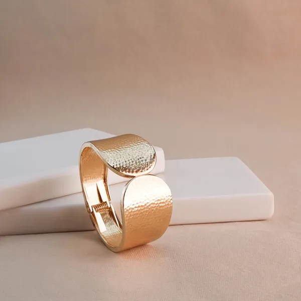 Gold_Stainless_Steel_Duality_Textured_Bangle_For_Women