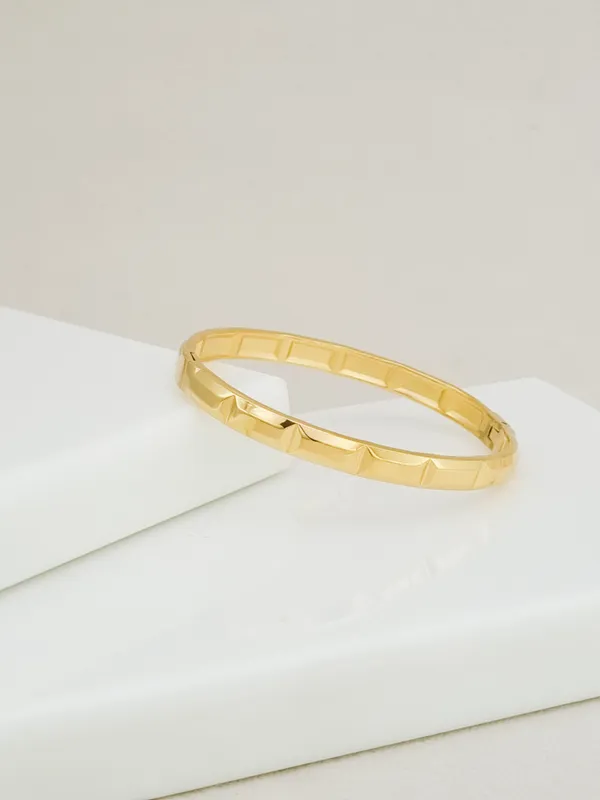 Gold_Stainless_Steel_Faceted_Block_Side_Lock_Cuff_Bracelet_For_Women