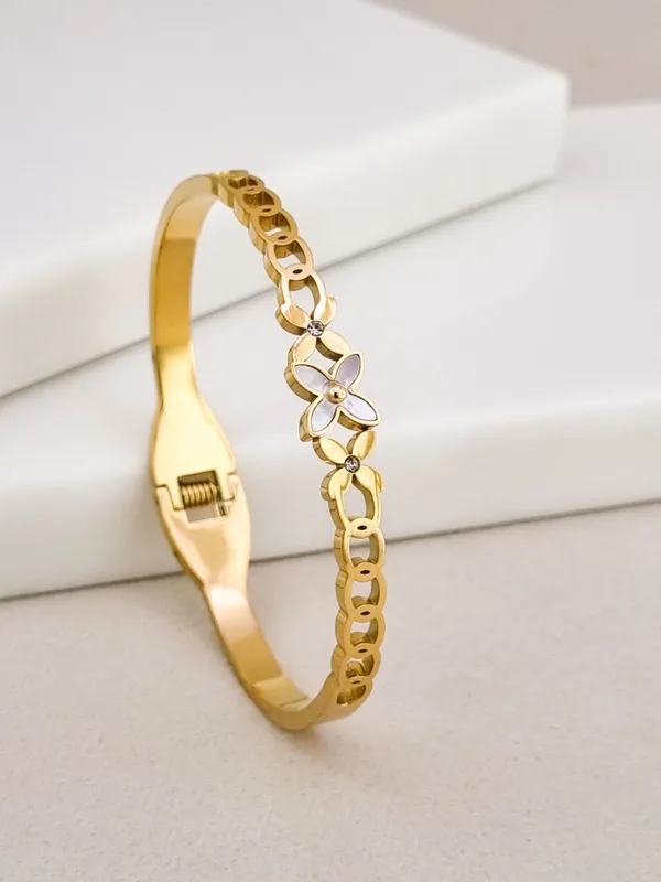 Gold_Stainless_Steel_Fleur_Motif_Chain_Spring_Cuff_Bracelet_For_Women