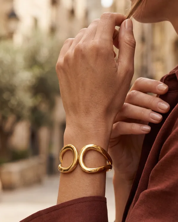 Gold_Stainless_Steel_Fluid_Loop_Statement_Cuff_Bracelet_For_Women