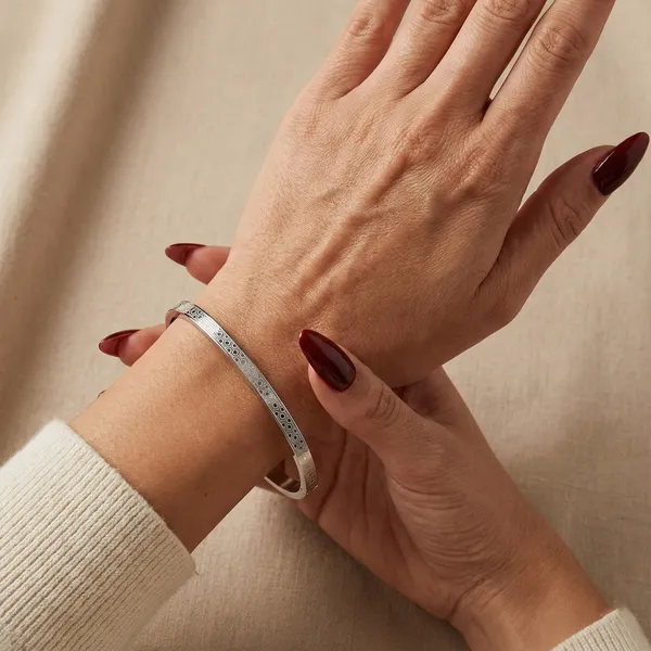 Silver_Stainless_Steel_Honeycomb_Engraved_Bangle_For_Women