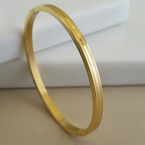Gold_Stainless_Steel_Horizon_Linear_Bangle_For_Women