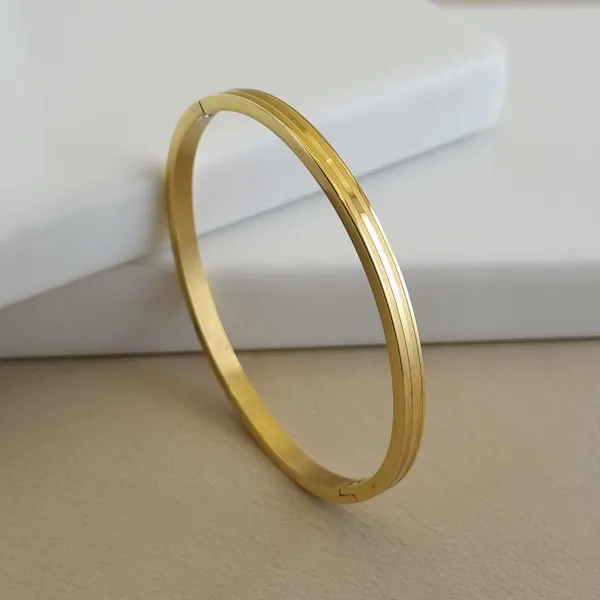 Gold_Stainless_Steel_Horizon_Linear_Bangle_For_Women