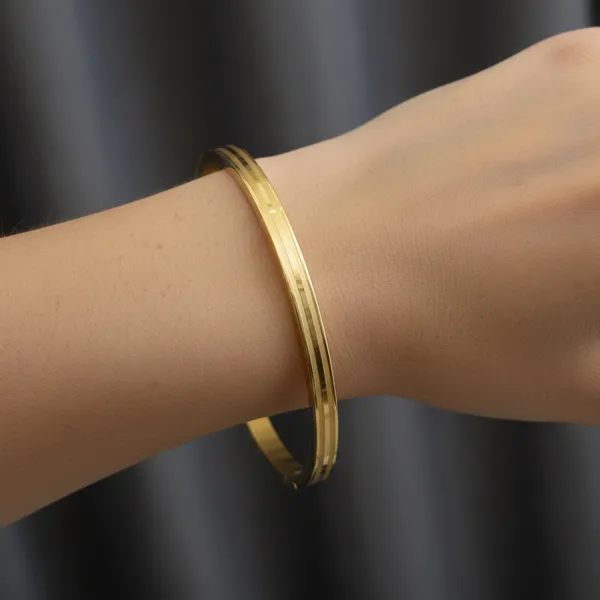 Gold_Stainless_Steel_Horizon_Linear_Bangle_For_Women