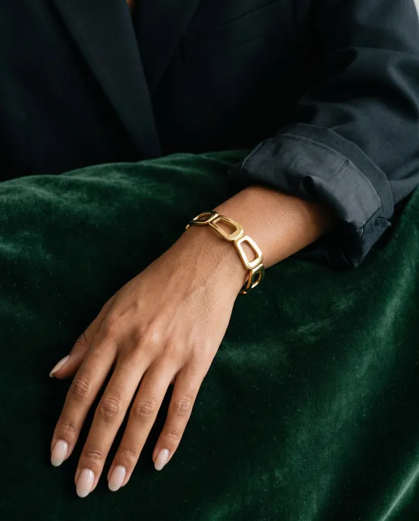 Gold_Stainless_Steel_Linked_Square_Frame_Cuff_Bracelet_For_Women