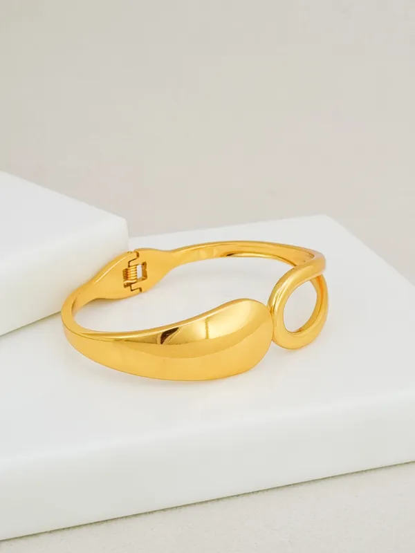 Molten_Teardrop_Spring_Cuff_Bracelet