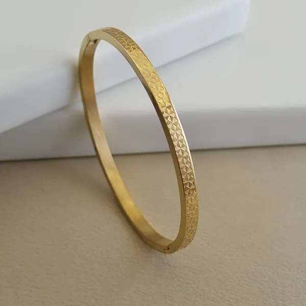 Gold_Stainless_Steel_Prism_Geometric_Bangle_For_Women