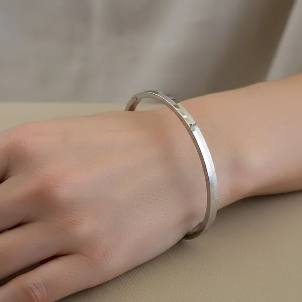 Prism_Bangle_Silver