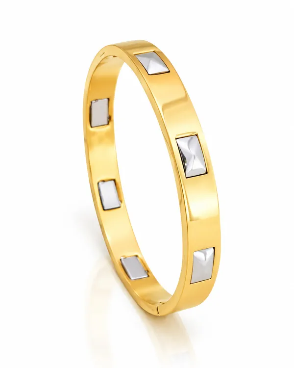 Pyramid_Stud_Side_Lock_Cuff_Bracelet