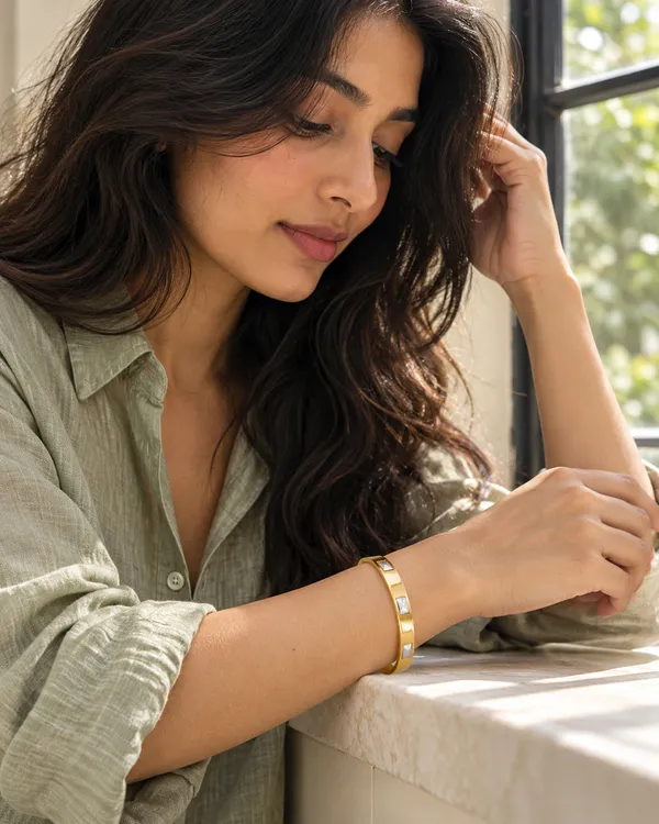 Gold_Stainless_Steel_Pyramid_Stud_Side_Lock_Cuff_Bracelet_For_Women
