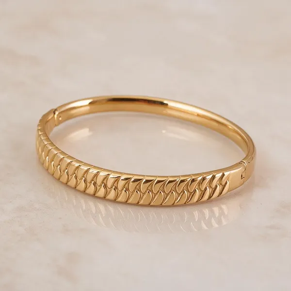 Gold_Stainless_Steel_Rope_Bangle_For_Women