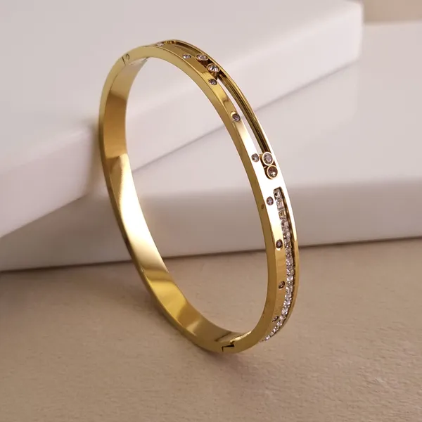 Serene_Kinetic_Bangle