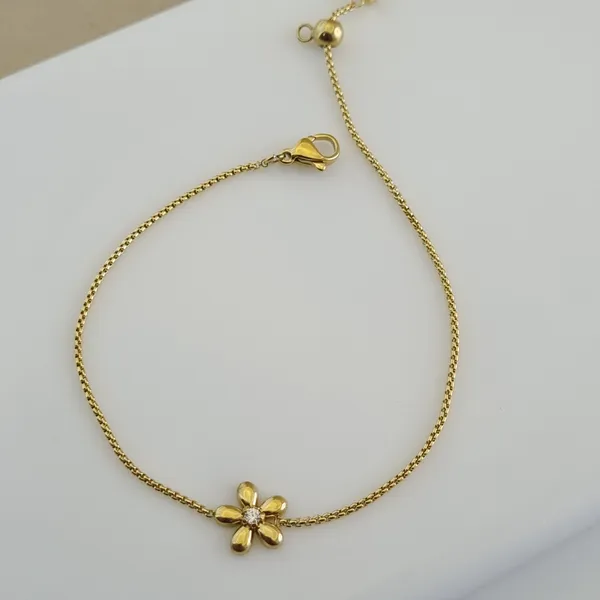 Dainty_Bloom_Bracelet