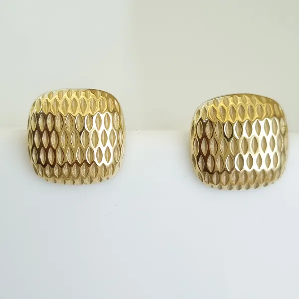 Aura_Ribbed_Cushion_Stud_Earrings