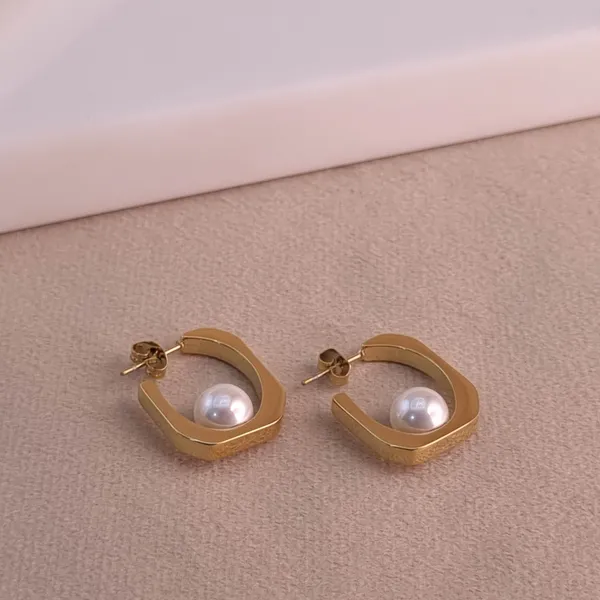 Aurum_Crescent_Hoops_Earrings