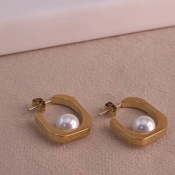 Aurum_Crescent_Hoops_Earrings