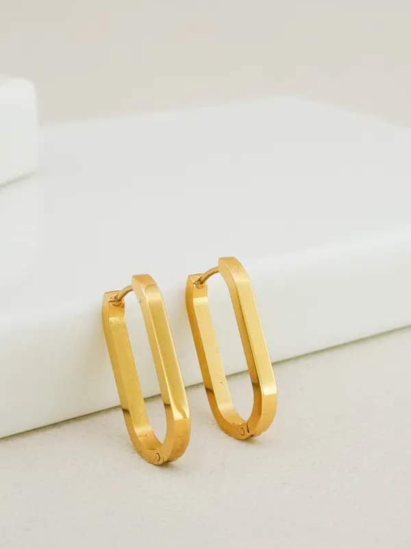 Flat_Edge_Oblong_Hoop_Earrings