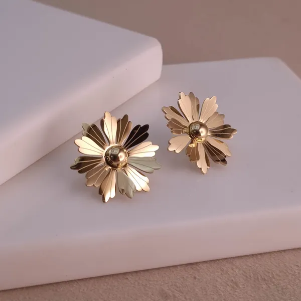 Gold_Stainless_Steel_Daisy_Stud_Earrings_For_Women