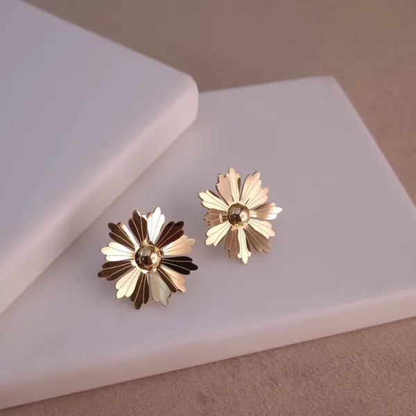 Gold_Stainless_Steel_Daisy_Stud_Earrings_For_Women