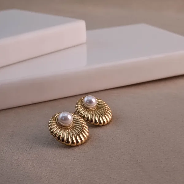 Golden_Shell_Earrings