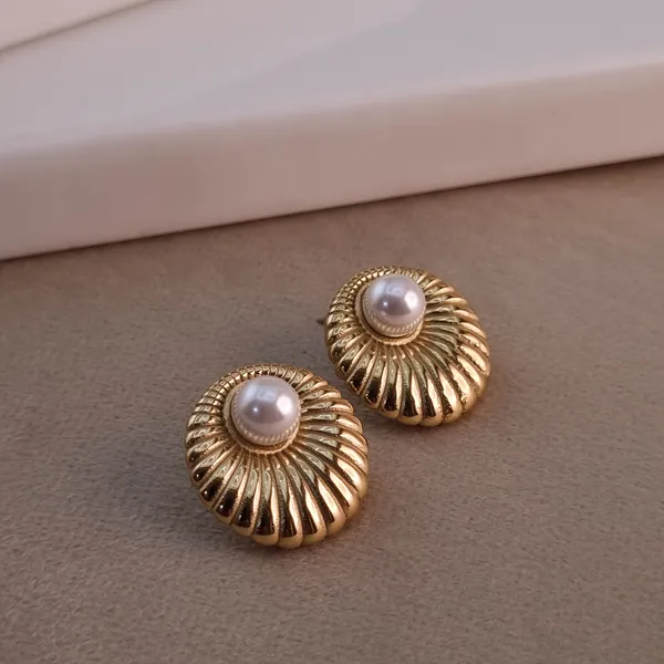 Golden_Shell_Earrings