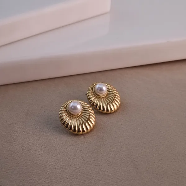Golden_Shell_Earrings