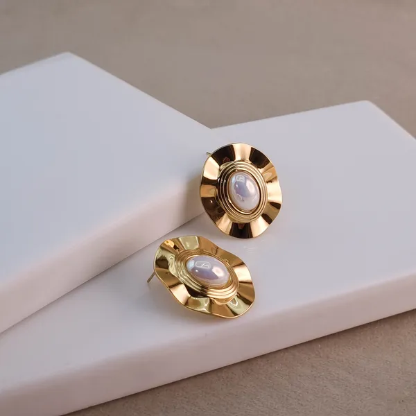 Golden_Wave_Frames_Earrings