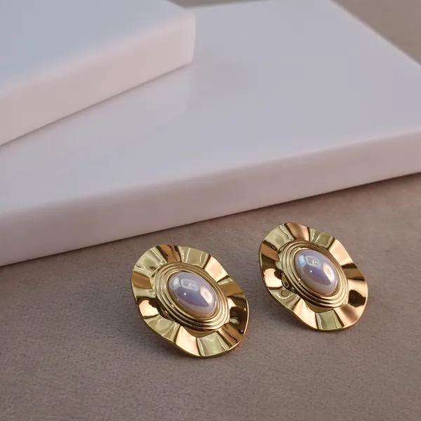 Golden_Wave_Frames_Earrings
