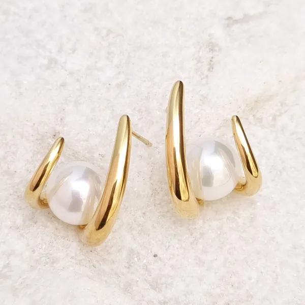 Pearl_Claw_Stud_Earrings