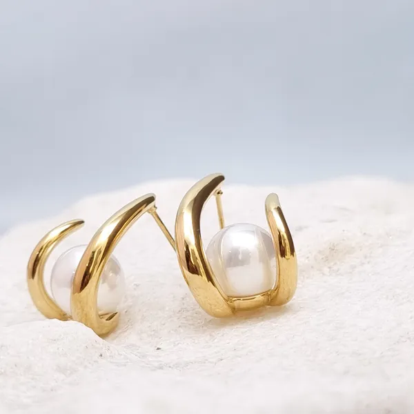 Pearl_Claw_Stud_Earrings