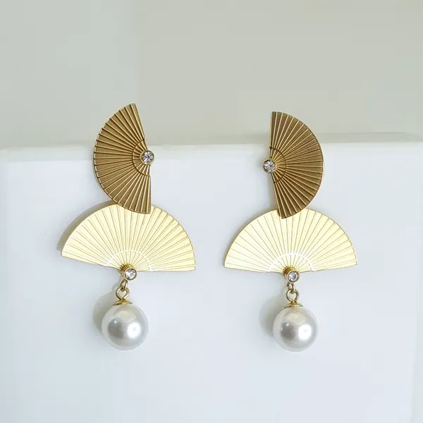 Pearl_Fan_Kinetic_Drop_Earrings