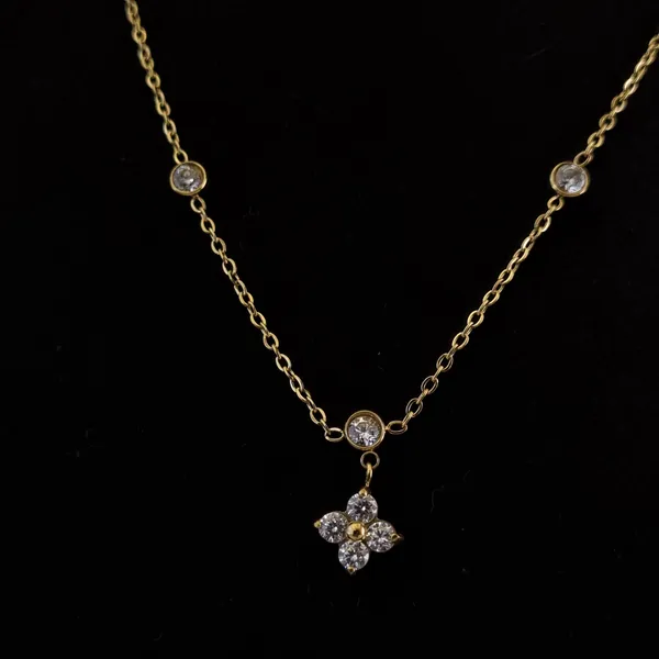 Gold_Stainless_Steel_Celestial_Clover_Pendant_Necklace_For_Women