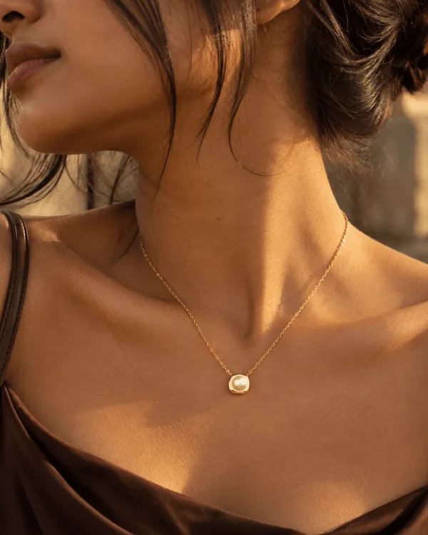 Gold_Stainless_Steel_Cushion_Bezel_Pearl_Pendant_Necklace_For_Women
